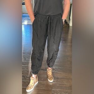 Johnny Was Pete and Greta Ramble Jogger Pants Black size Medium